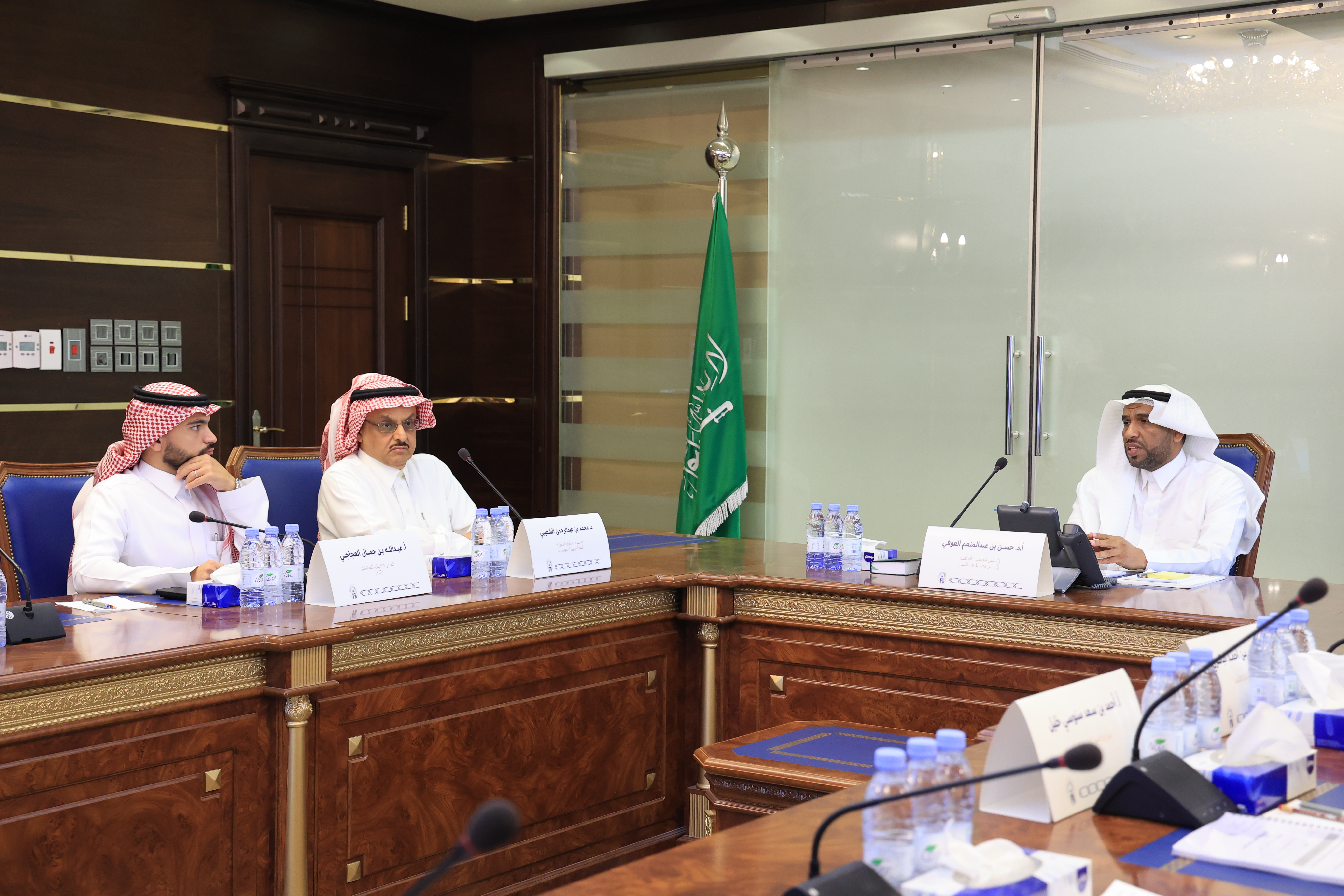 اجتماع لجنة الاستثمار بالجامعة الاسلامية برئاسة سعادة رئيس الجامعة المكلف أ. د. حسن بن عبدالمنعم العوفي لمناقشة خطة وسياسة الاستثمار في الجامعة